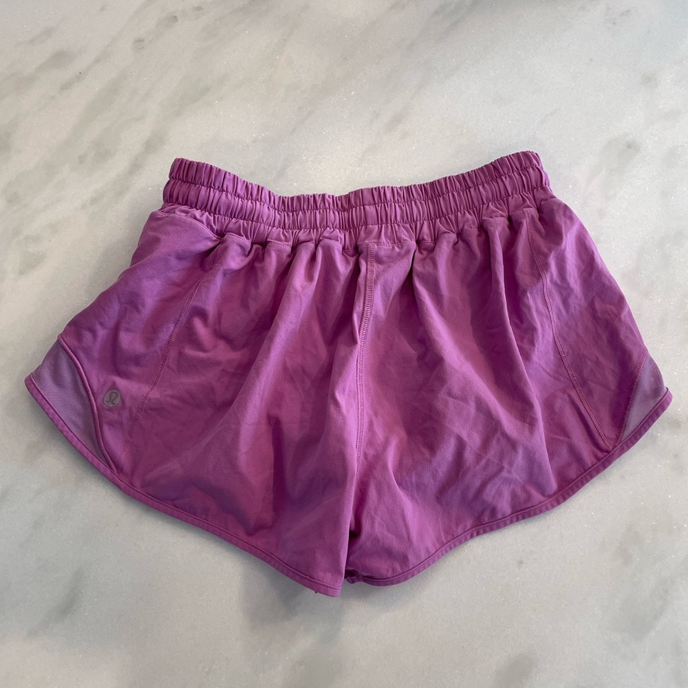 Lulu Lemon Hotty Hot 2.5 inch shorts